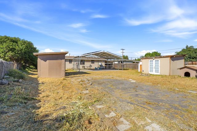 876 Cardoza, Tulare, CA 93274