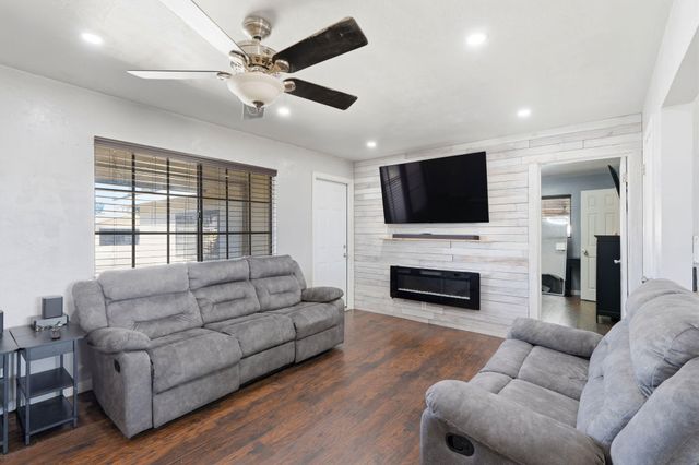 876 Cardoza, Tulare, CA 93274