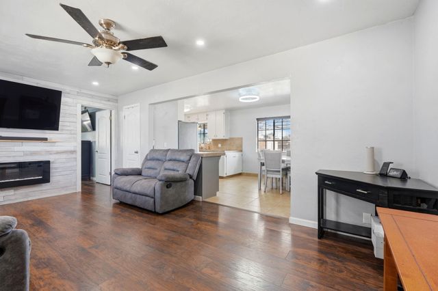 876 Cardoza, Tulare, CA 93274