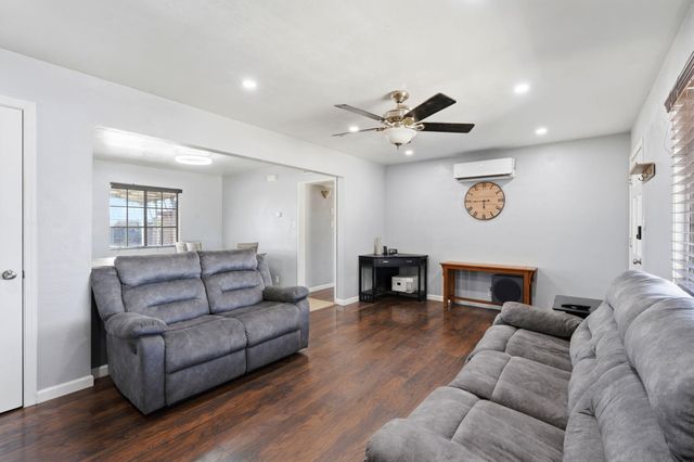 876 Cardoza, Tulare, CA 93274