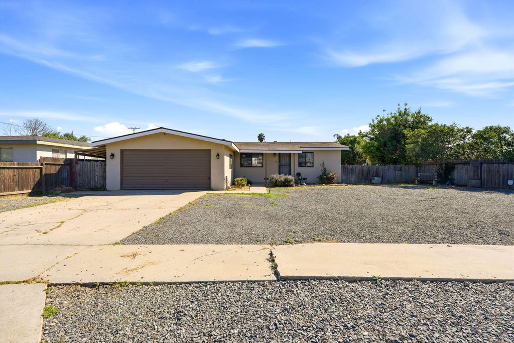 876 Cardoza, Tulare, CA 93274