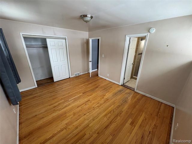 22190 Cloverlawn Street, Oak Park, MI 48237