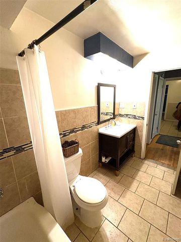 22190 Cloverlawn Street, Oak Park, MI 48237