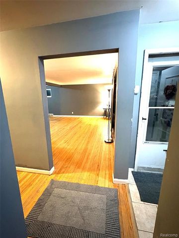 22190 Cloverlawn Street, Oak Park, MI 48237