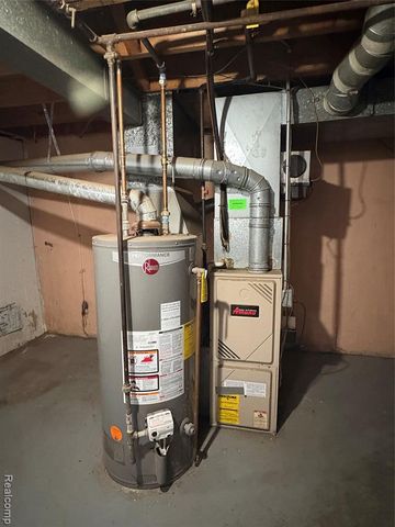 22190 Cloverlawn Street, Oak Park, MI 48237