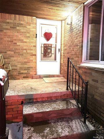 22190 Cloverlawn Street, Oak Park, MI 48237