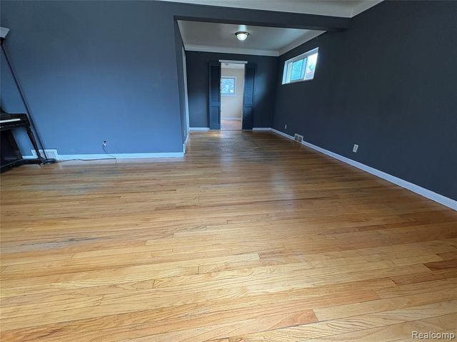 22190 Cloverlawn Street, Oak Park, MI 48237