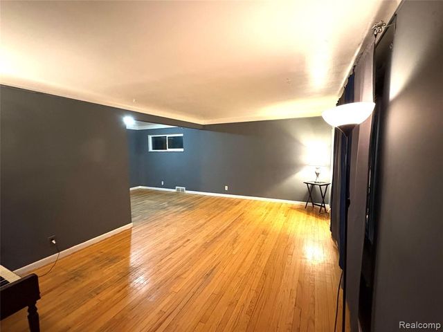 22190 Cloverlawn Street, Oak Park, MI 48237