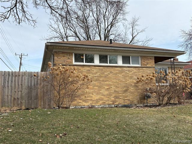 22190 Cloverlawn Street, Oak Park, MI 48237