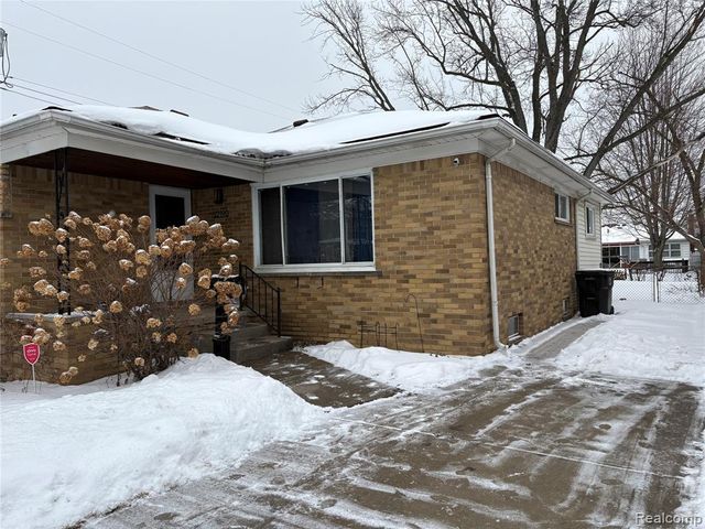 22190 Cloverlawn Street, Oak Park, MI 48237