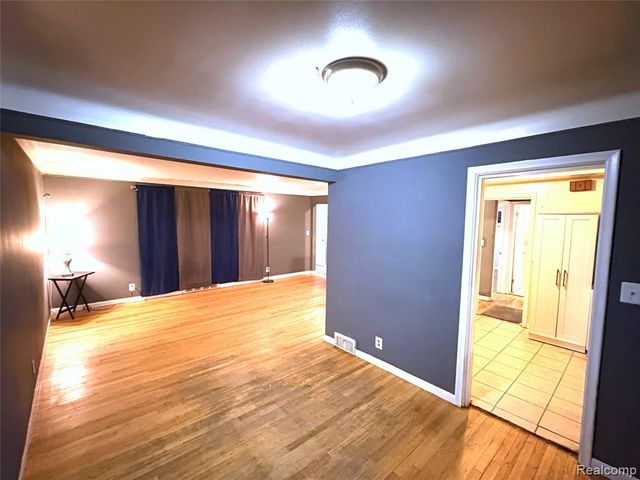 22190 Cloverlawn Street, Oak Park, MI 48237