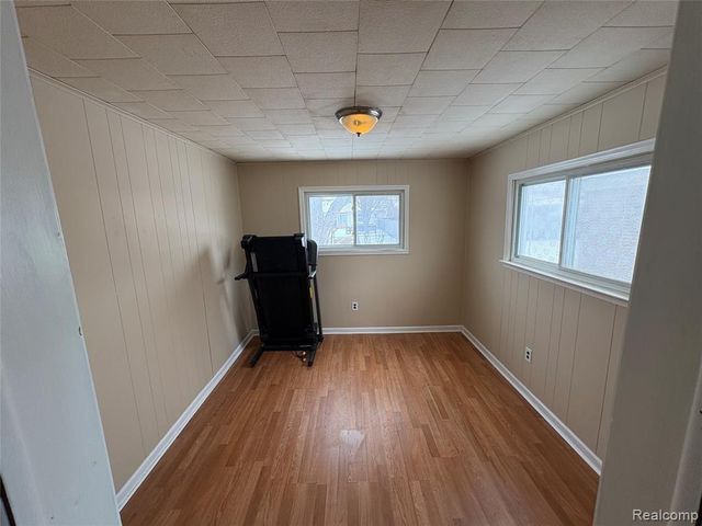 22190 Cloverlawn Street, Oak Park, MI 48237