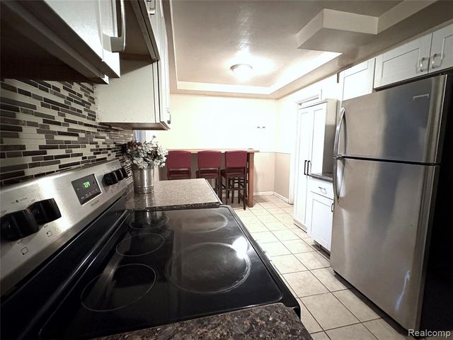 22190 Cloverlawn Street, Oak Park, MI 48237