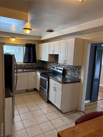 22190 Cloverlawn Street, Oak Park, MI 48237