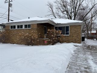 22190 Cloverlawn Street, Oak Park, MI 48237