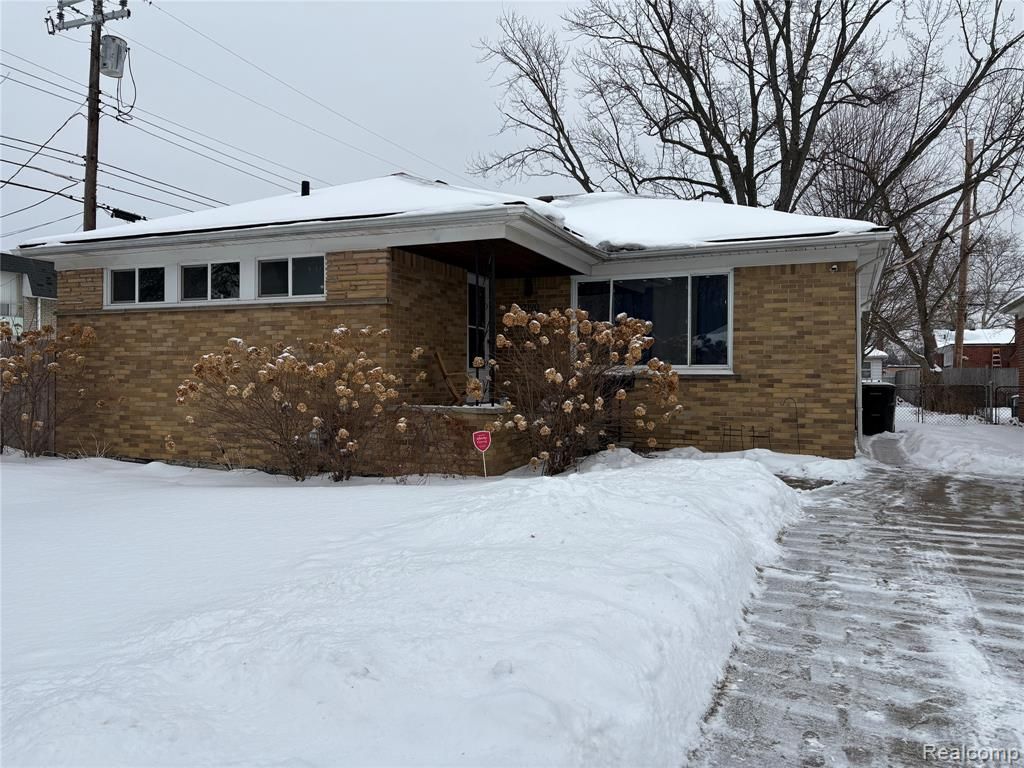 22190 Cloverlawn Street, Oak Park, MI 48237