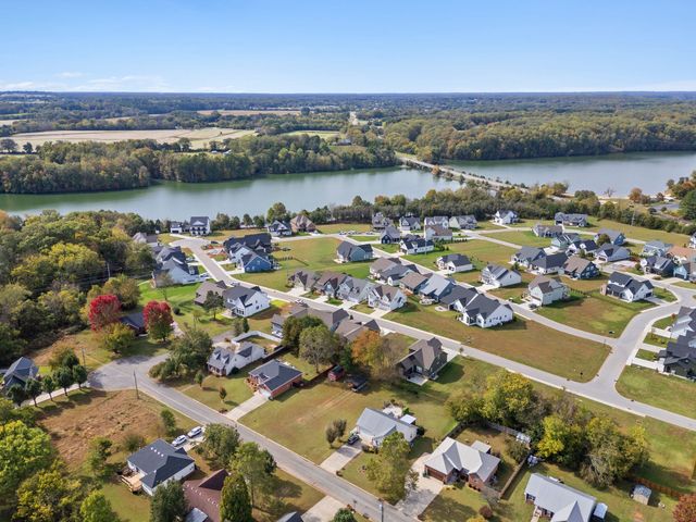 309 Campfire Ct, Winchester, TN 37398
