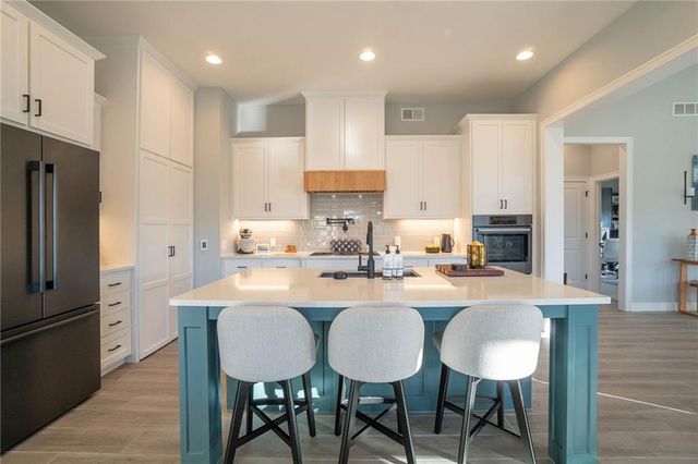 3238 SW Pergola Park Drive, Lee's Summit, MO 64081