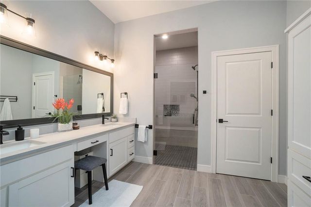 3238 SW Pergola Park Drive, Lee's Summit, MO 64081