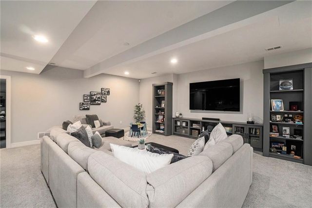 3238 SW Pergola Park Drive, Lee's Summit, MO 64081