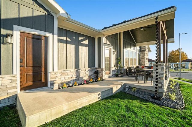 3238 SW Pergola Park Drive, Lee's Summit, MO 64081