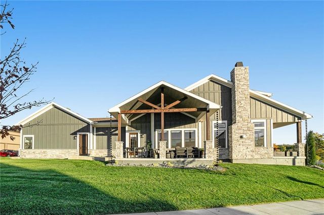 3238 SW Pergola Park Drive, Lee's Summit, MO 64081