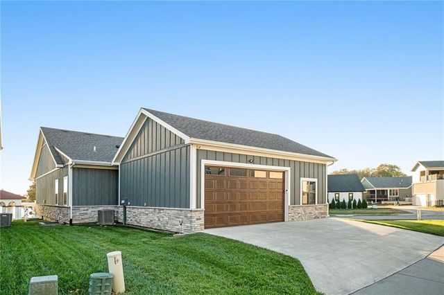 3238 SW Pergola Park Drive, Lee's Summit, MO 64081