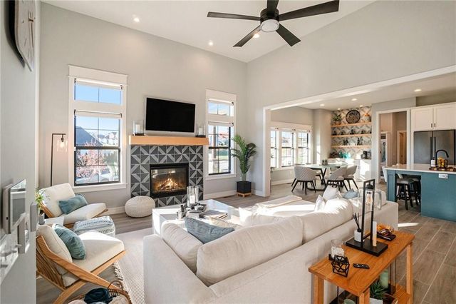 3238 SW Pergola Park Drive, Lee's Summit, MO 64081