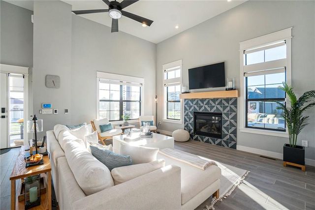 3238 SW Pergola Park Drive, Lee's Summit, MO 64081