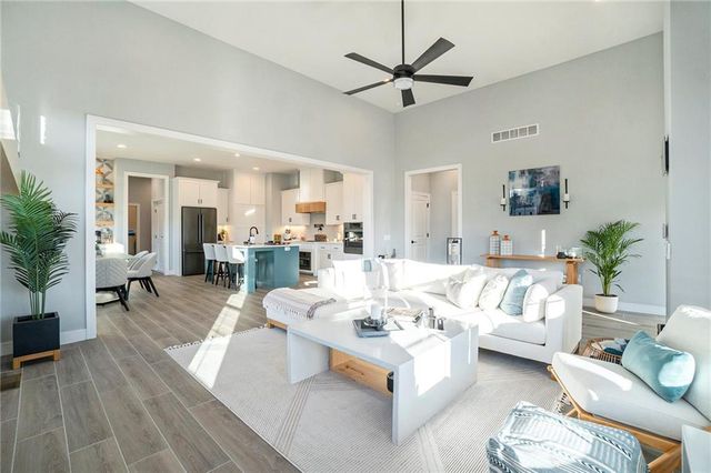 3238 SW Pergola Park Drive, Lee's Summit, MO 64081