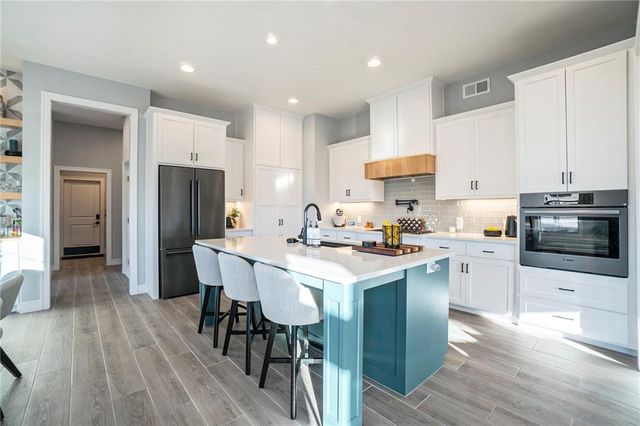 3238 SW Pergola Park Drive, Lee's Summit, MO 64081