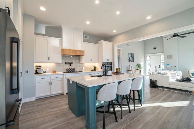 3238 SW Pergola Park Drive, Lee's Summit, MO 64081