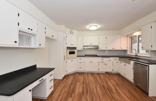 1625 W Leroy AVENUE, Milwaukee, WI 53221