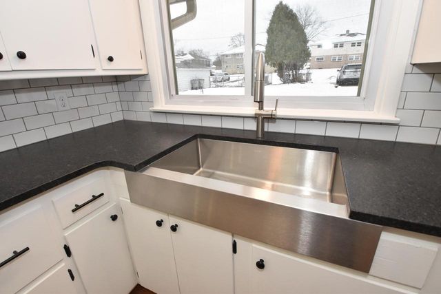 1625 W Leroy AVENUE, Milwaukee, WI 53221