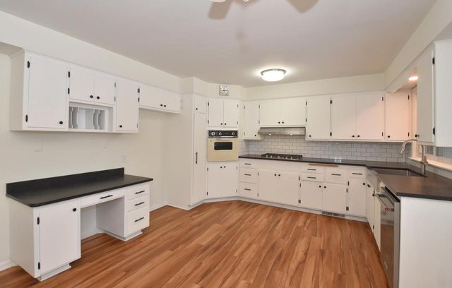 1625 W Leroy AVENUE, Milwaukee, WI 53221