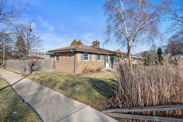 8530 W Holt AVENUE, Milwaukee, WI 53227