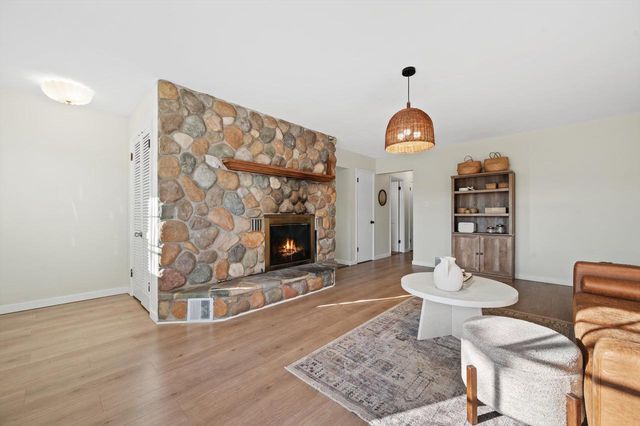 8530 W Holt AVENUE, Milwaukee, WI 53227