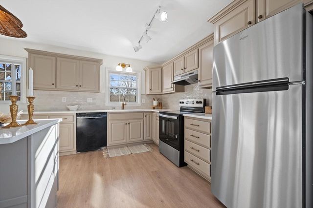 8530 W Holt AVENUE, Milwaukee, WI 53227