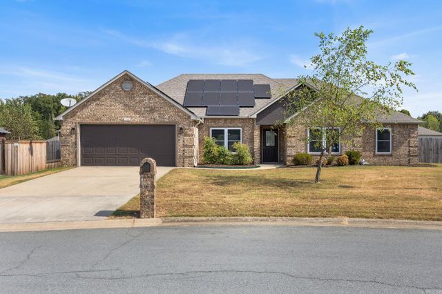 135 Harvick Circle, Cabot, AR 72023