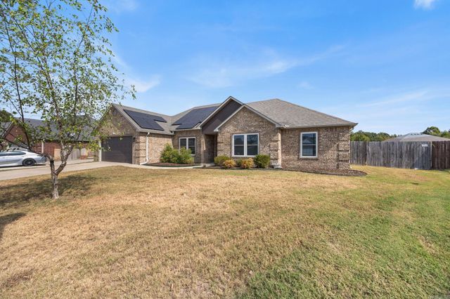 135 Harvick Circle, Cabot, AR 72023