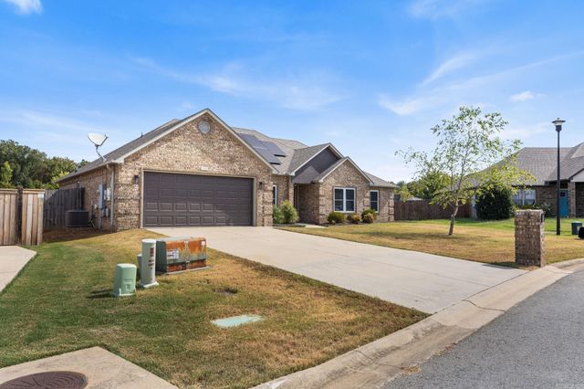 135 Harvick Circle, Cabot, AR 72023