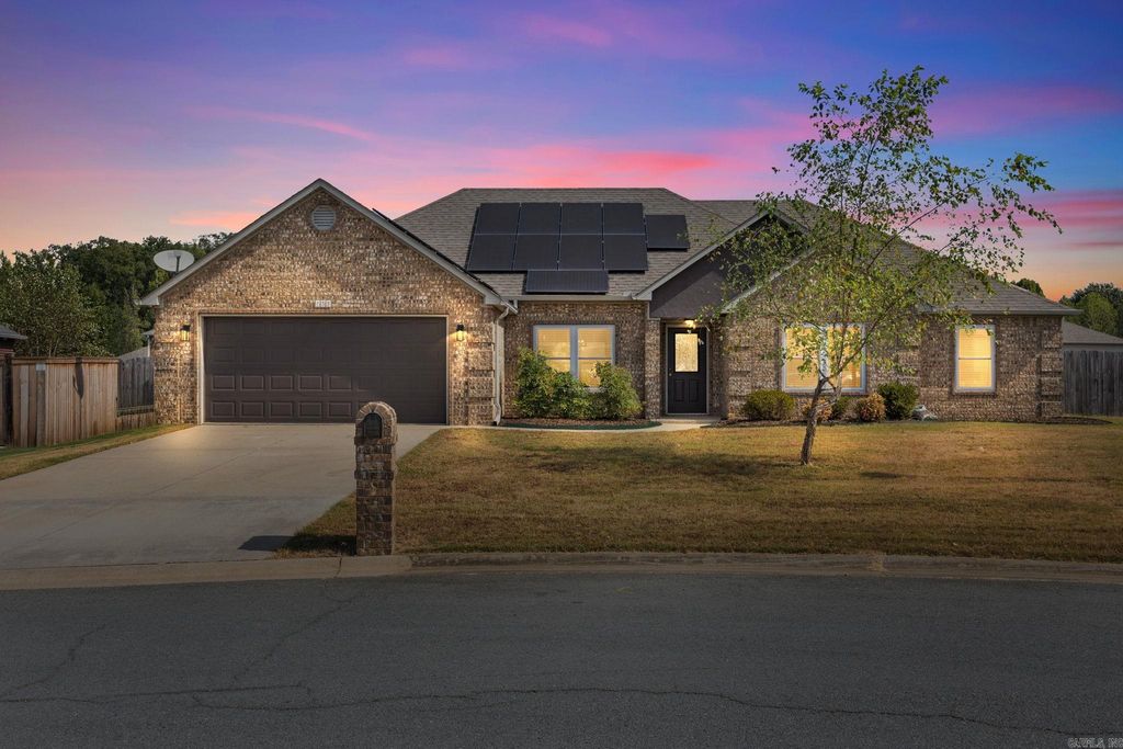 135 Harvick Circle, Cabot, AR 72023