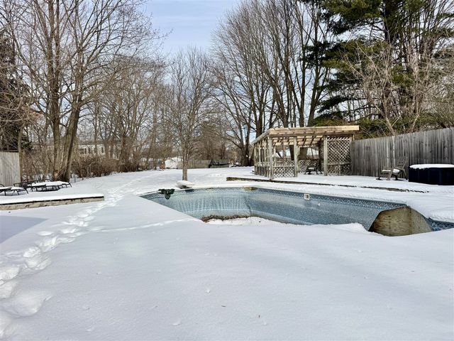 1223 Parchmount Avenue, Kalamazoo, MI 49004