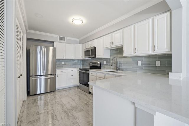 209 Lake DR, Virginia Beach, VA 23451