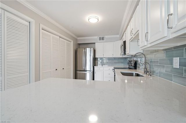 209 Lake DR, Virginia Beach, VA 23451