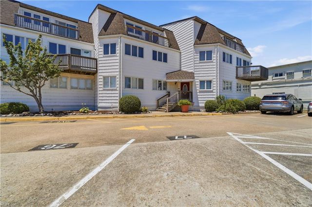 209 Lake DR, Virginia Beach, VA 23451