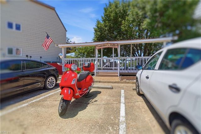 209 Lake DR, Virginia Beach, VA 23451