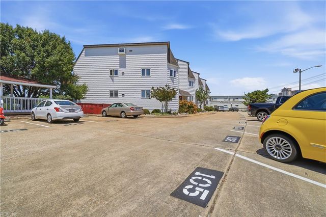 209 Lake DR, Virginia Beach, VA 23451