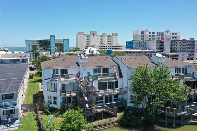 209 Lake DR, Virginia Beach, VA 23451