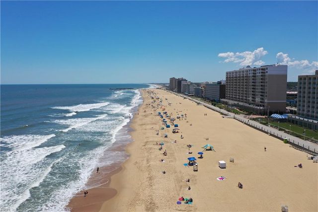 209 Lake DR, Virginia Beach, VA 23451